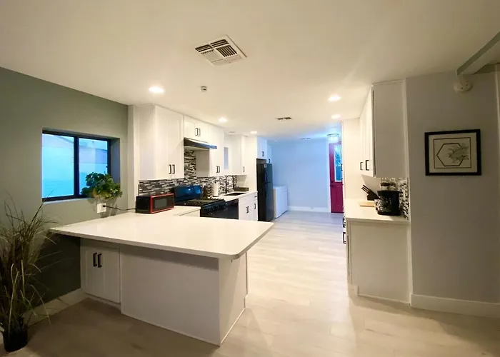 Holiday home Charming Urban Oasis Located Near Downtown *