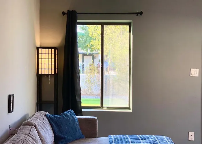 Charming Urban Oasis Located Near Downtown Holiday home *