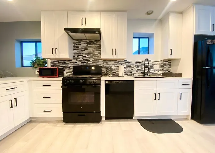 Charming Urban Oasis Located Near Downtown Holiday home