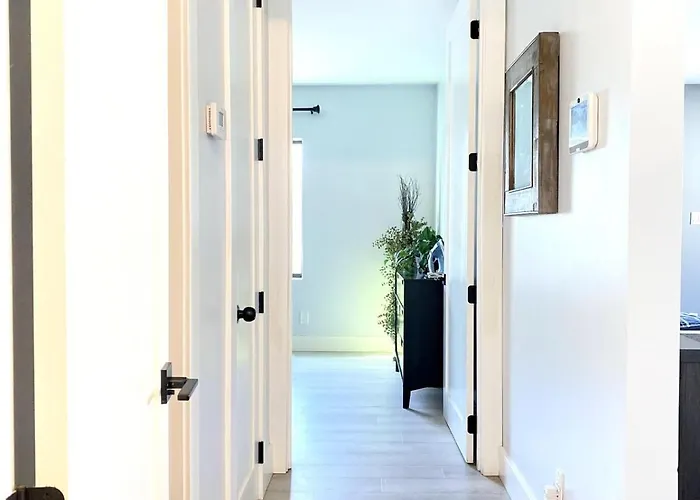 Charming Urban Oasis Located Near Downtown Holiday home *