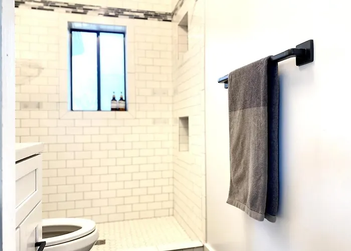 Charming Urban Oasis Located Near Downtown Holiday home