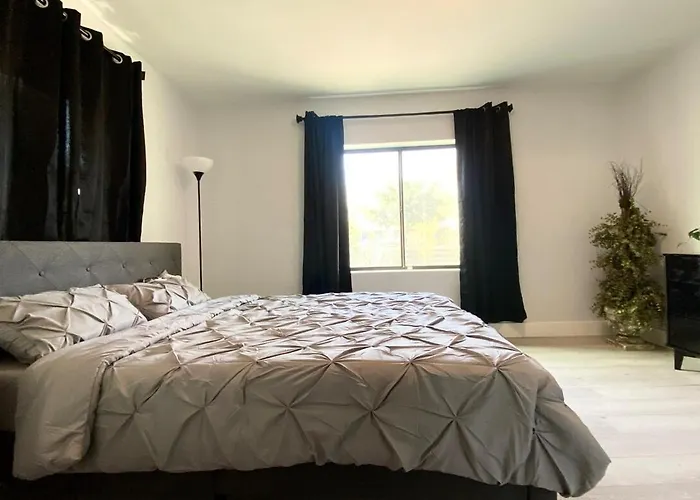 Holiday home Charming Urban Oasis Located Near Downtown